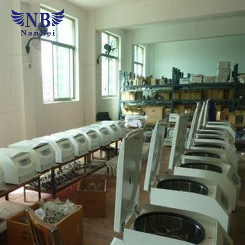 Blood centrifuge with LCD display of table top high speed